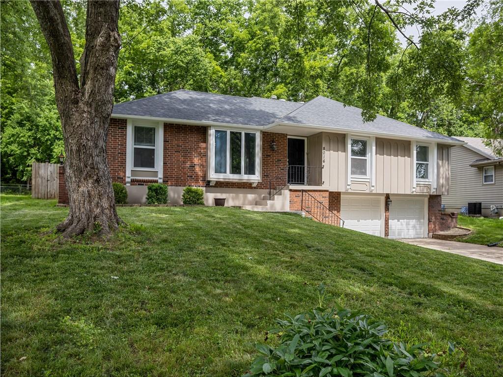 8016 Sunset Cir, Grandview, MO 64030