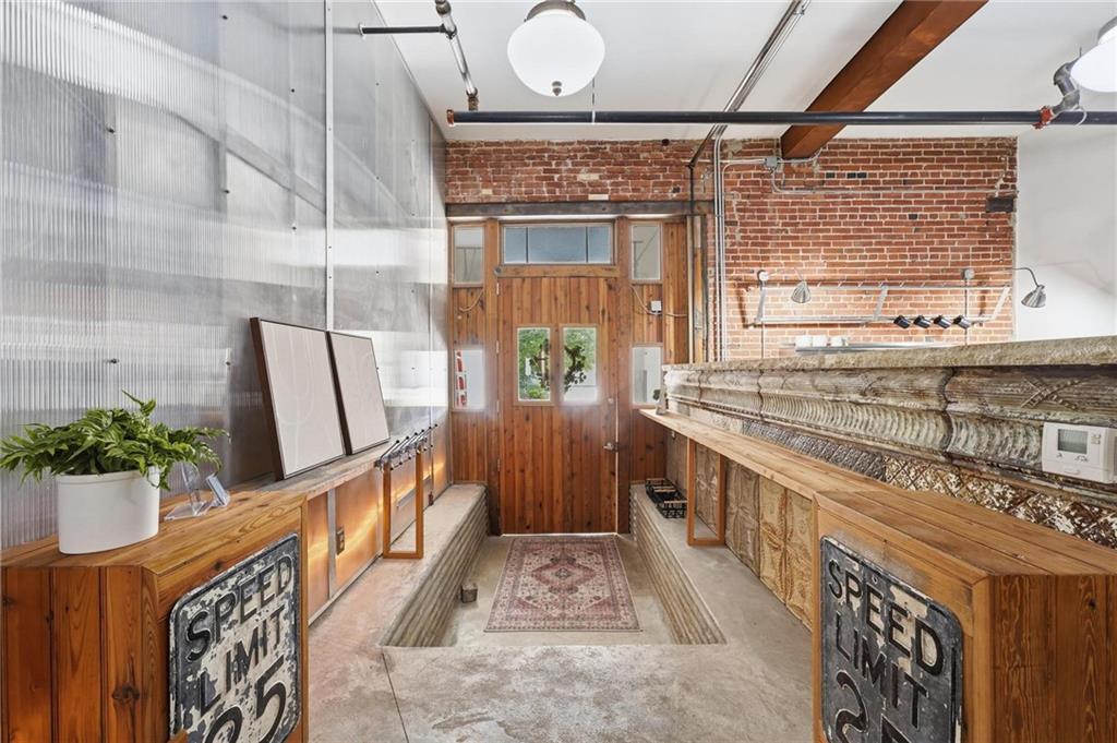 918 E 5th St #8, Kansas City, MO 64106