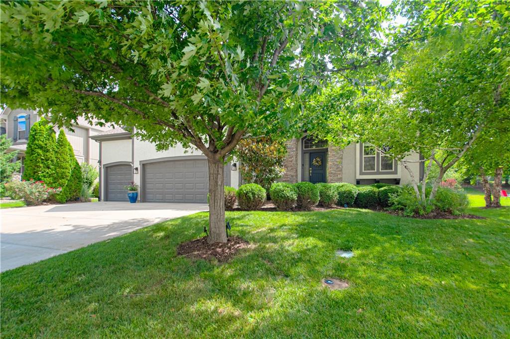 8736 W 157th St, Overland Park, KS 66221