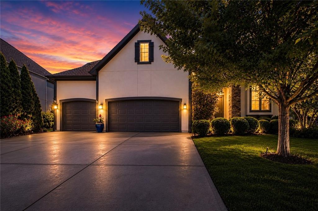 8736 W 157th St, Overland Park, KS 66221