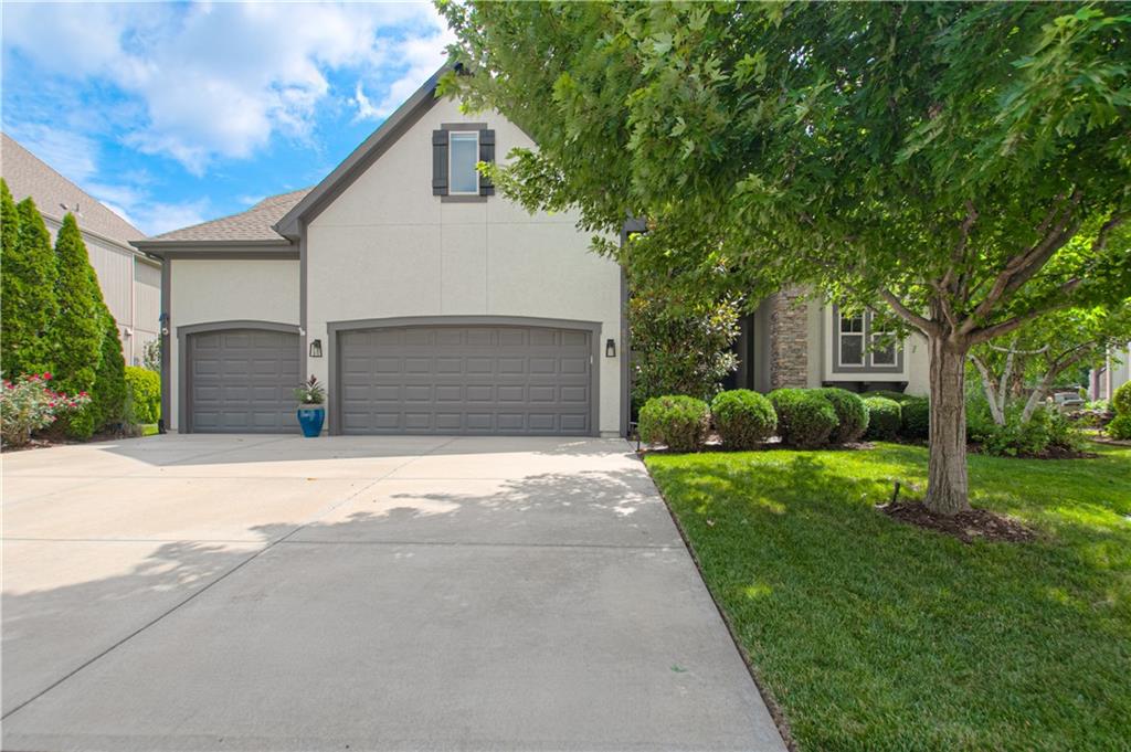 8736 W 157th St, Overland Park, KS 66221
