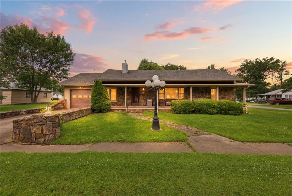 321 E Chestnut St, Rich Hill, MO 64779