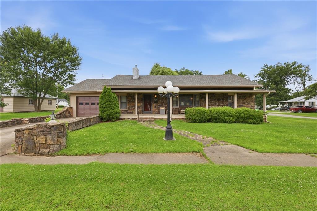321 E Chestnut St, Rich Hill, MO 64779