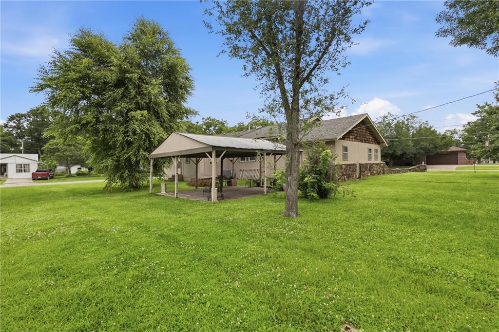 321 E Chestnut St, Rich Hill, MO 64779