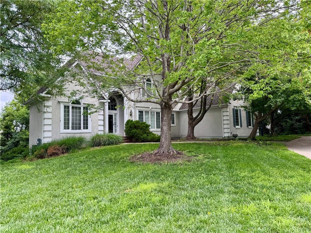 26450 W 106th Ter, Olathe, KS 66061