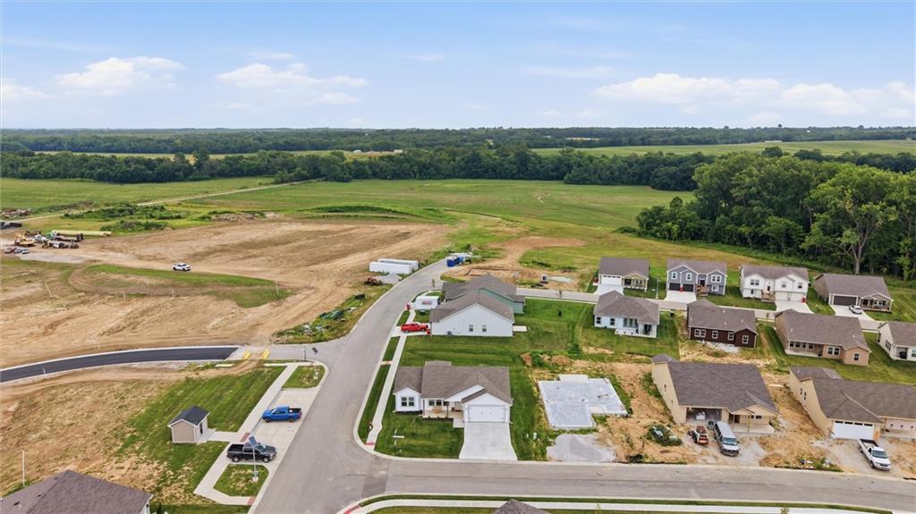 1315 NE Redwood Ct, Oak Grove, MO 64075