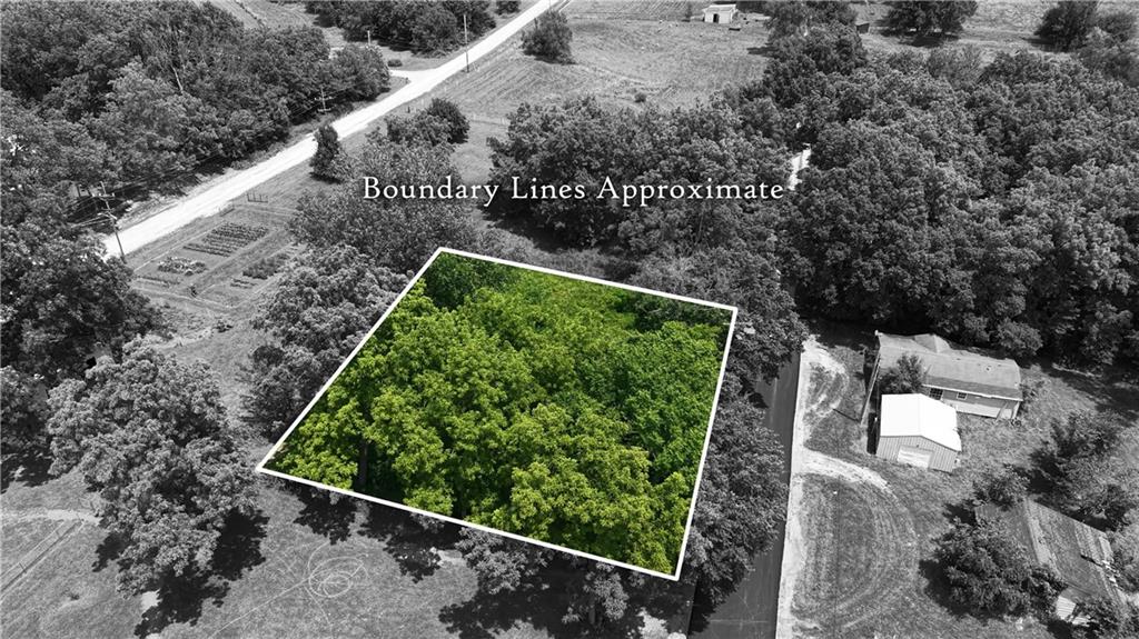 E Arthur St, Hamilton, MO 64644