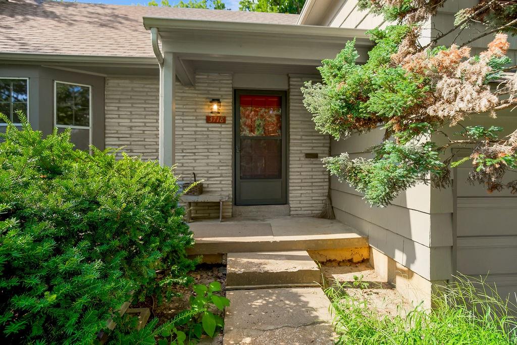 3718 W 52nd Ter, Roeland Park, KS 66205