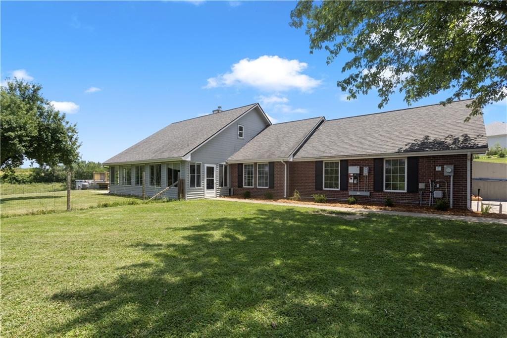 2505 N Whitney Rd, Independence, MO 64058
