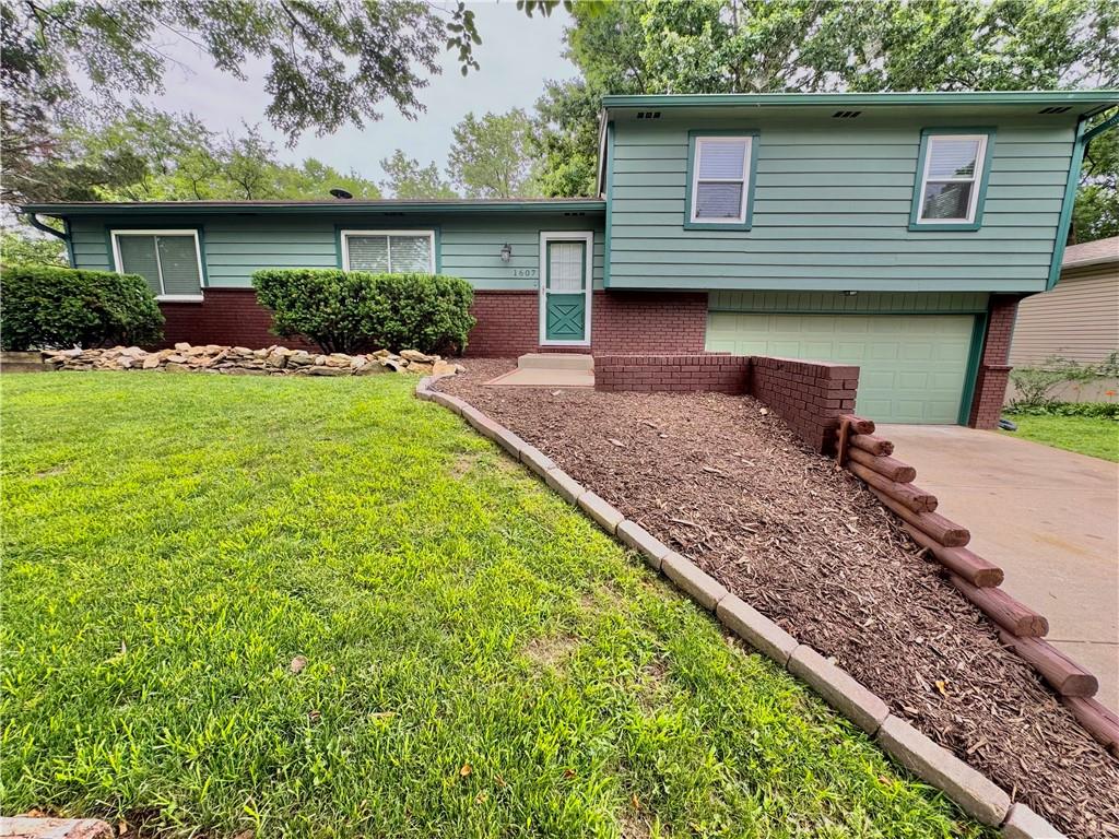 1607 W 28 Ter, Lawrence, KS 66046