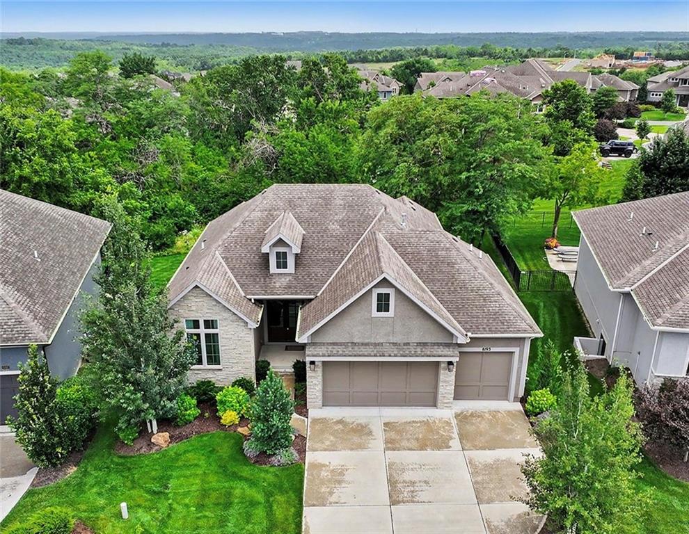 8193 Valley Rd, Lenexa, KS 66220