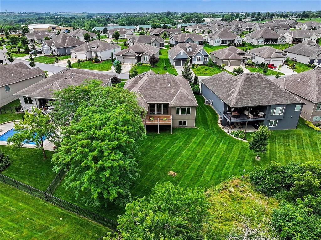 8193 Valley Rd, Lenexa, KS 66220