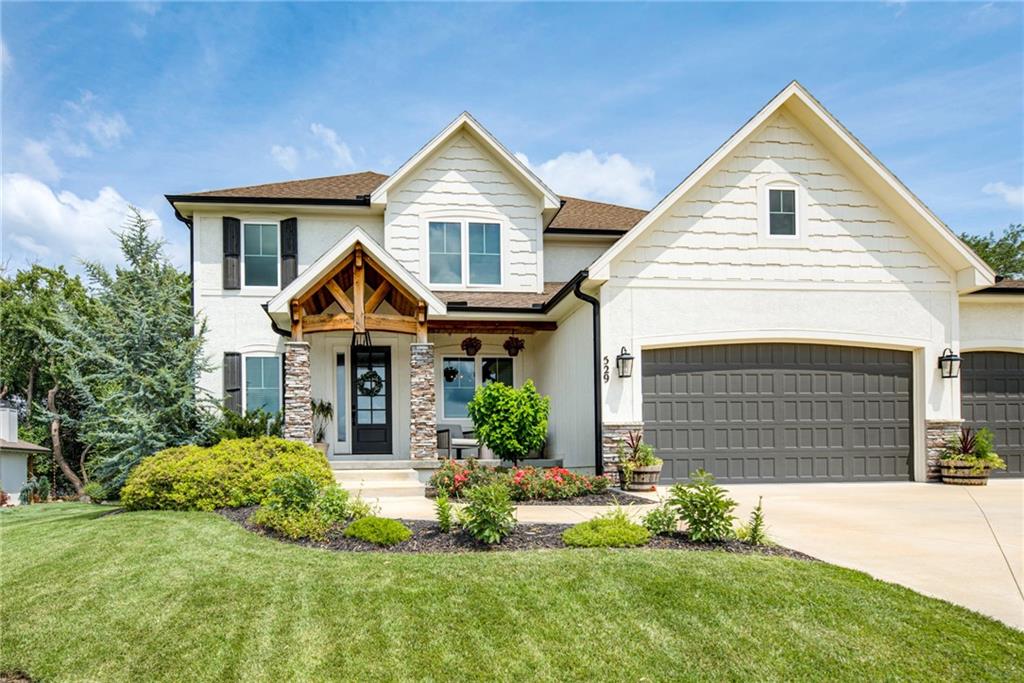529 NE Legacy View Dr, Lee's Summit, MO 64086