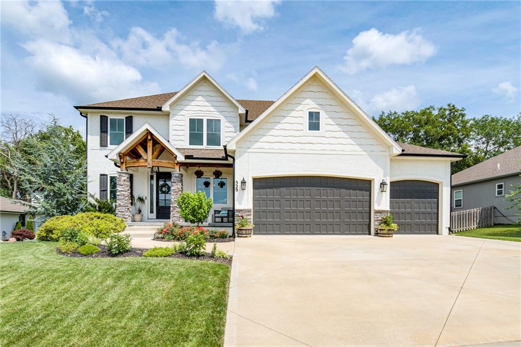 529 NE Legacy View Dr, Lee's Summit, MO 64086