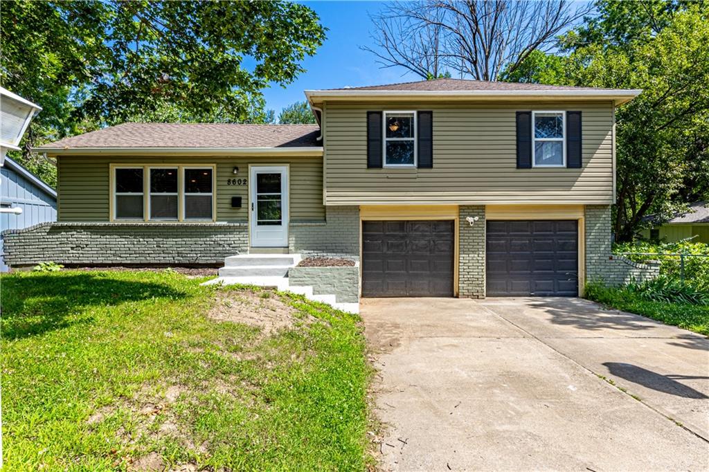 8602 E 84th Ter, Raytown, MO 64138