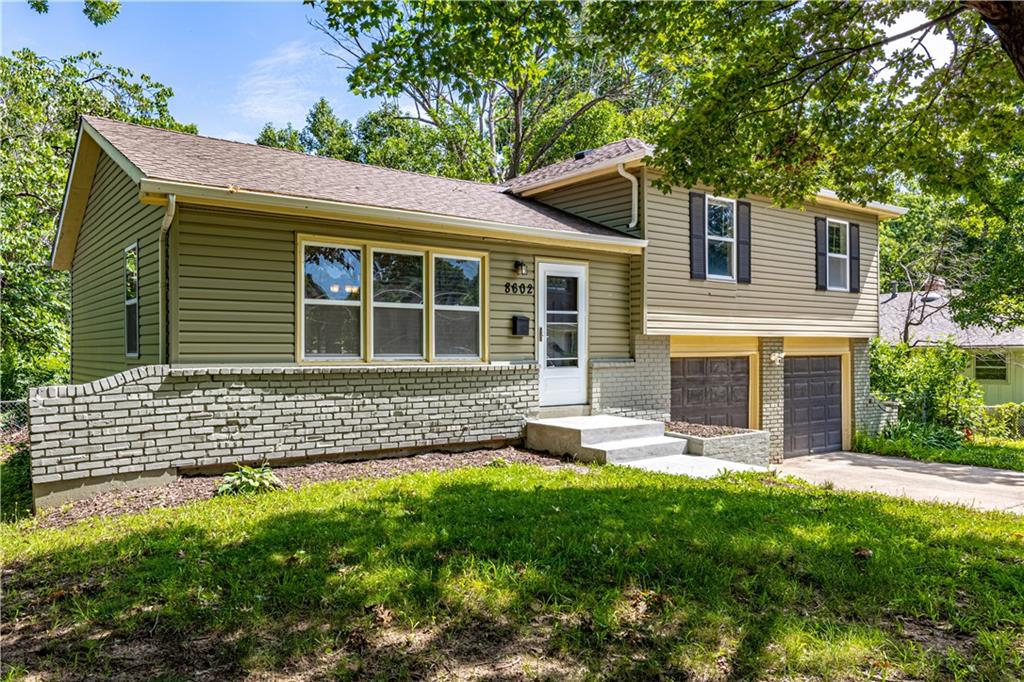 8602 E 84th Ter, Raytown, MO 64138