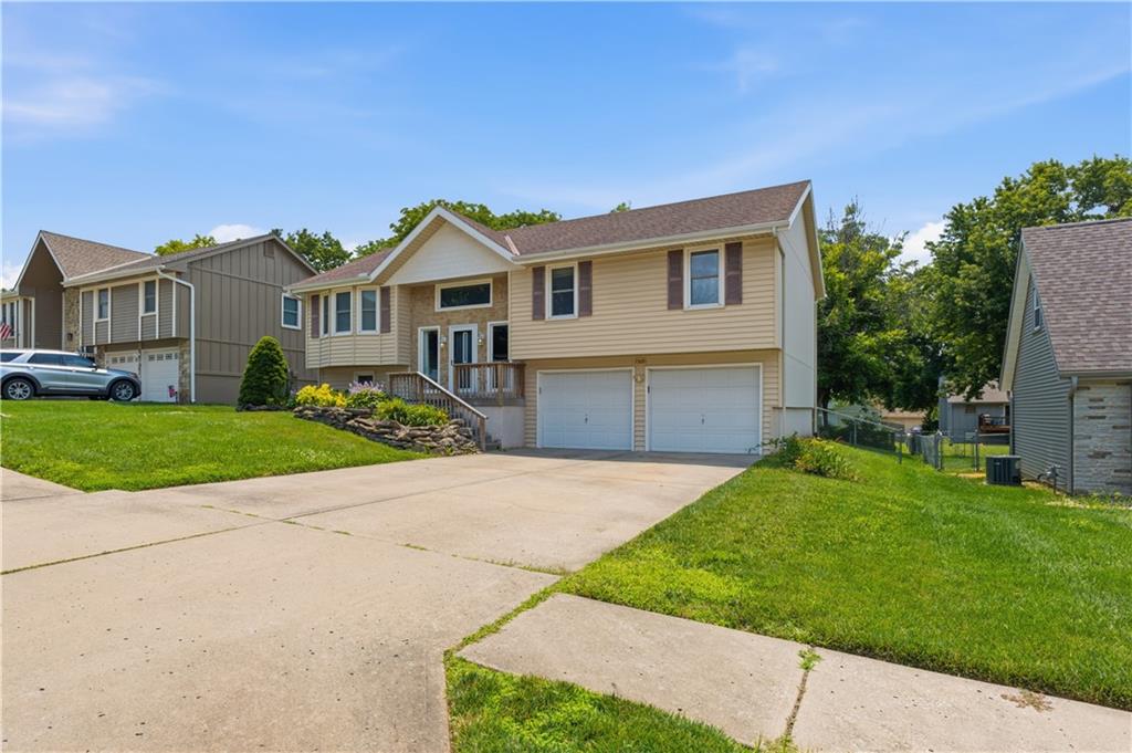 7309 Erika Ct, Pleasant Valley, MO 64068