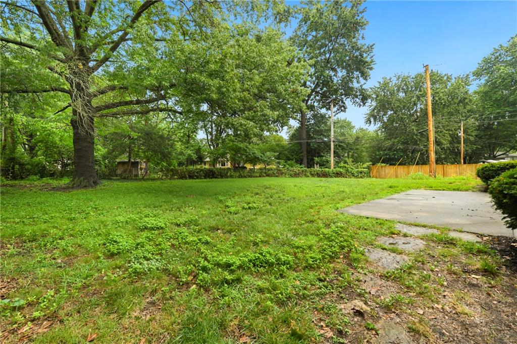 10404 E 81st Ter, Raytown, MO 64138