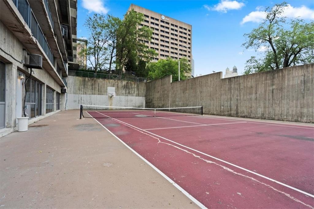 600 E Admiral Blvd #408, Kansas City, MO 64106