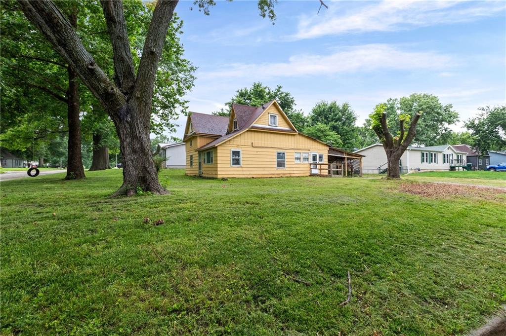 704 N Cherry St, Ottawa, KS 66067