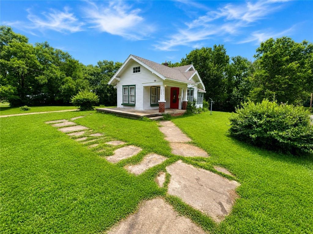 606 W 4th St, Holden, MO 64040