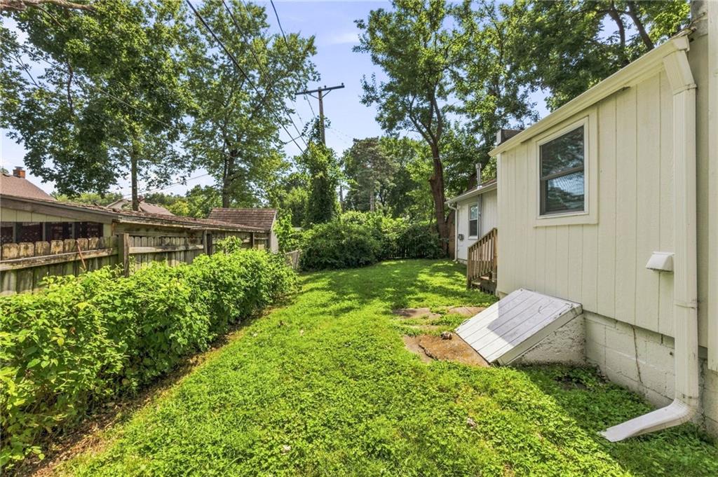 5529 Outlook St, Mission, KS 66202