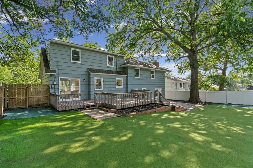 3728 Birchwood Dr, Kansas City, MO 64137