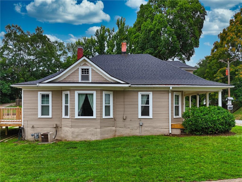 603 Walnut St, Weston, MO 64098