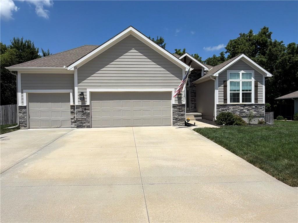 1406 NW Burr Oak Ln, Grain Valley, MO 64029