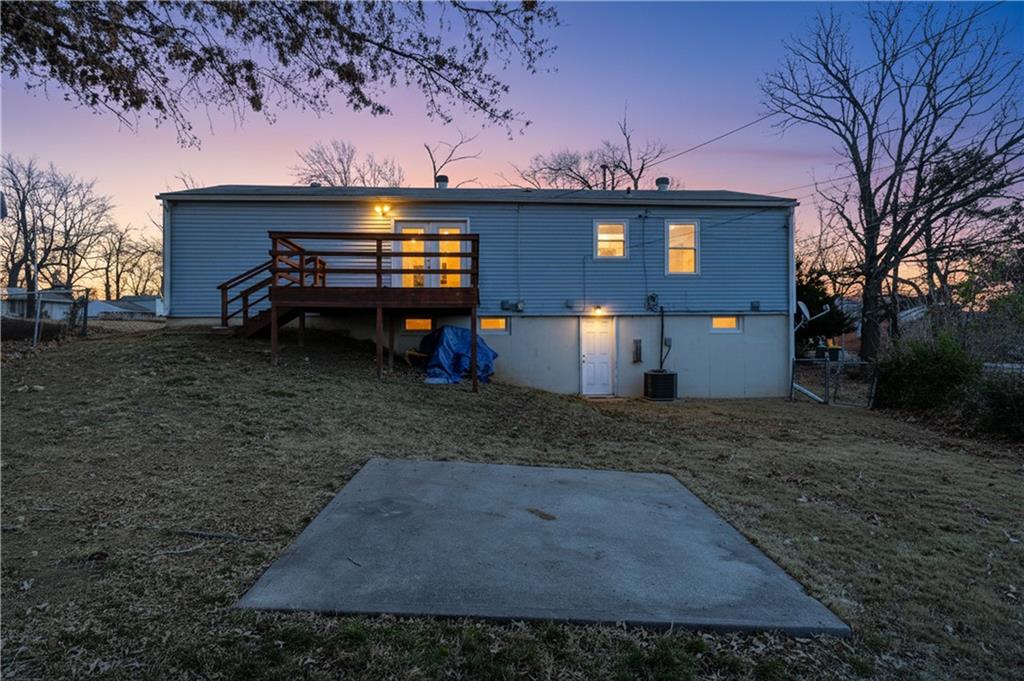 9220 Mckinley St, Kansas City, MO 64138
