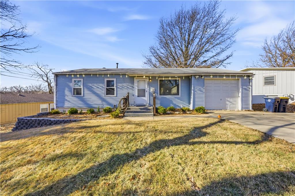 9220 Mckinley St, Kansas City, MO 64138