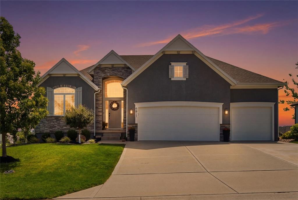 6627 Mccormick Dr, Shawnee, KS 66226