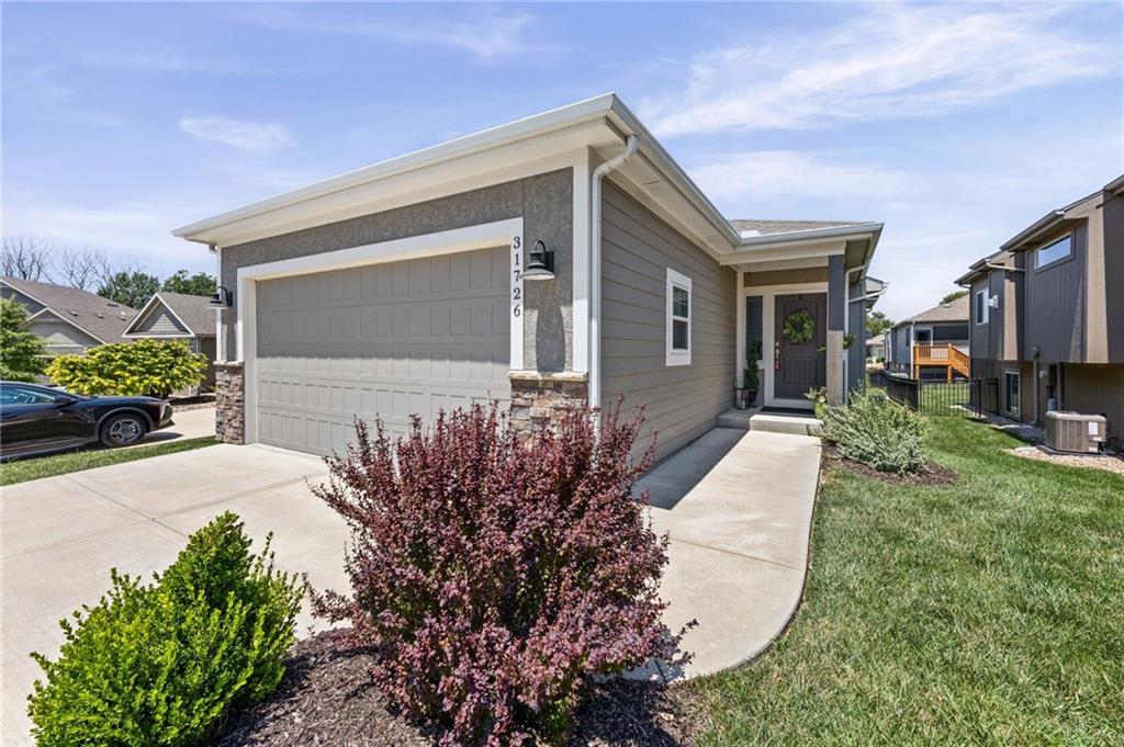 31726 W 83rd Ct, De Soto, KS 66018