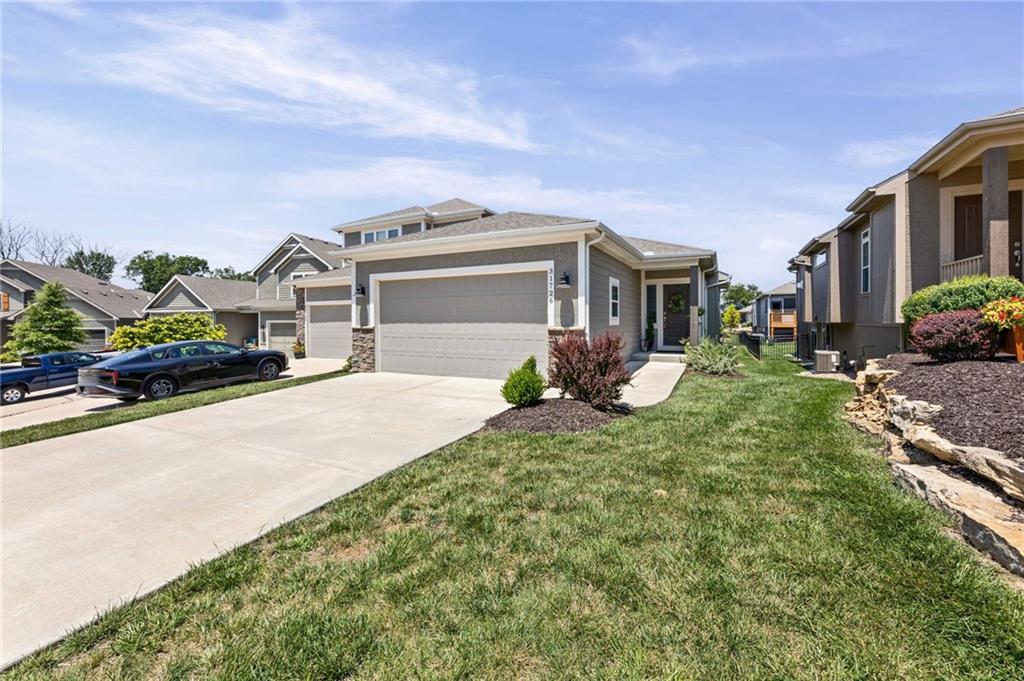 31726 W 83rd Ct, De Soto, KS 66018