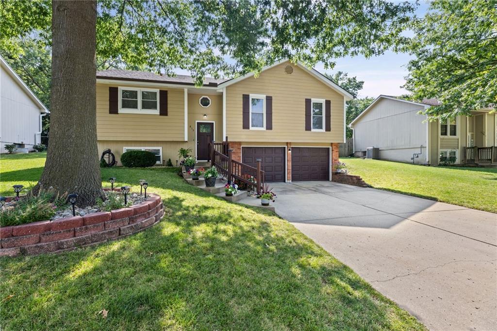 815 Autumn Dr, Belton, MO 64012