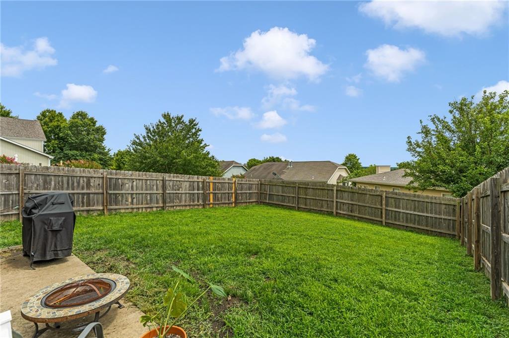 4929 Stoneback Pl, Lawrence, KS 66047