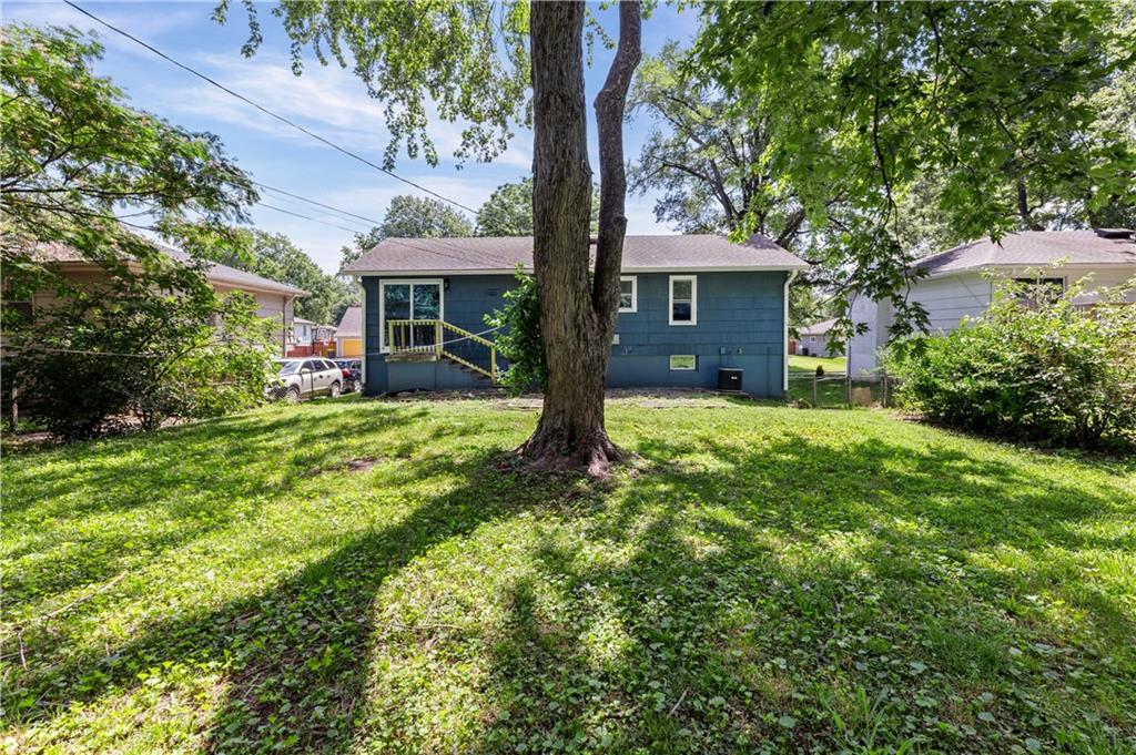 9406 Oakland Ave, Kansas City, MO 64138