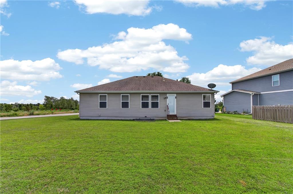 1200 SW Cornwall Rd, Lee's Summit, MO 64083
