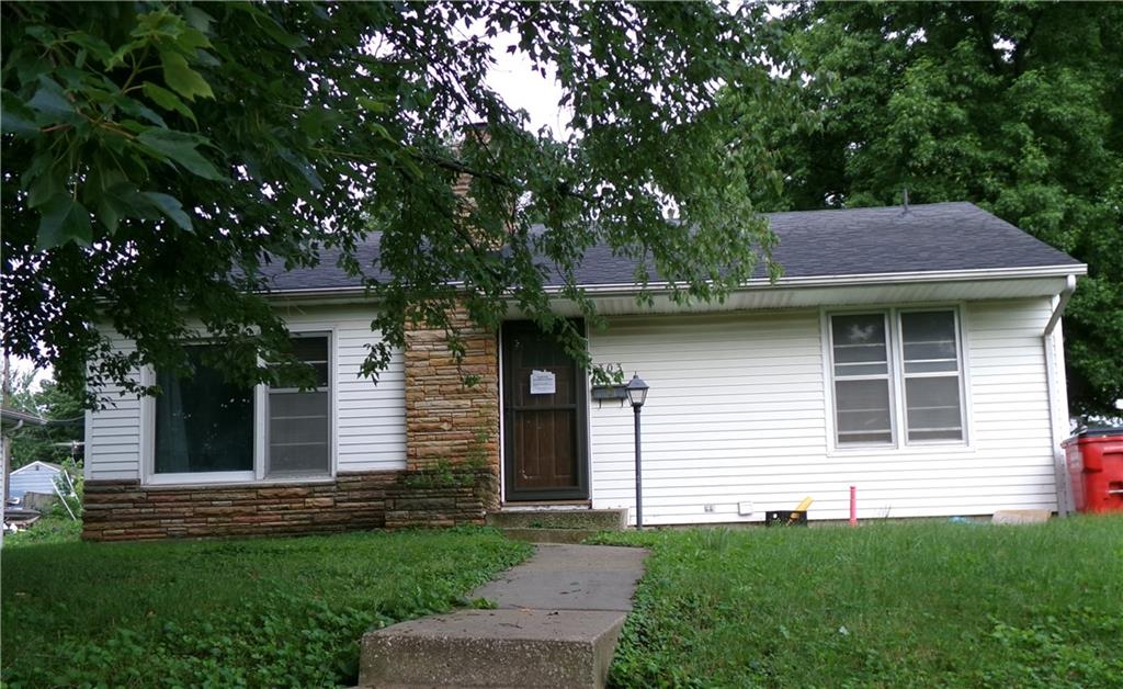 303 S 27th St, Lexington, MO 64067