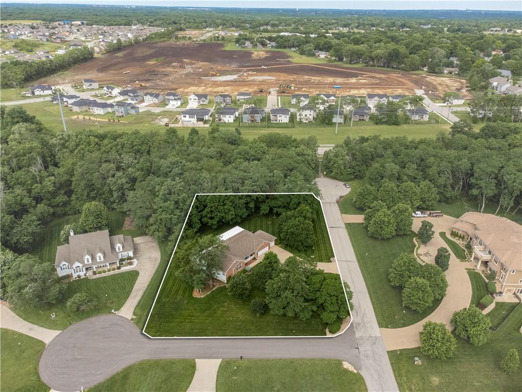 802 SE Willow Ridge Dr, Blue Springs, MO 64014
