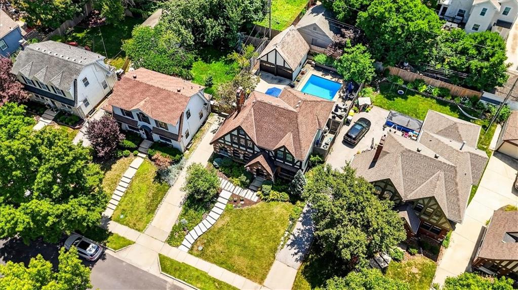 31 W Winthrope Rd, Kansas City, MO 64113