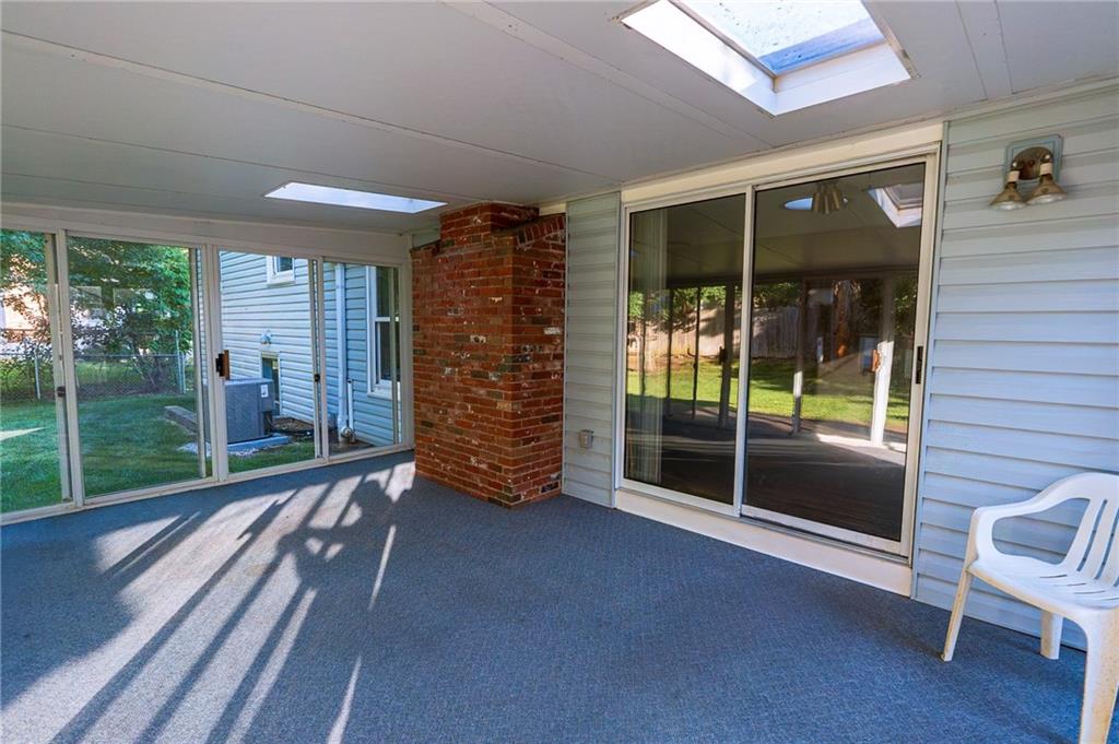 9305 Sturgeon Dr, Overland Park, KS 66212