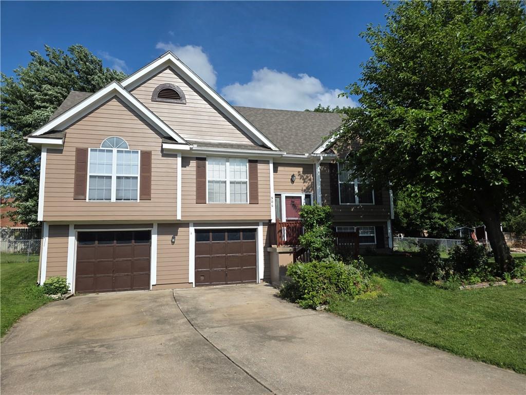 906 Rome Ct, Belton, MO 64012