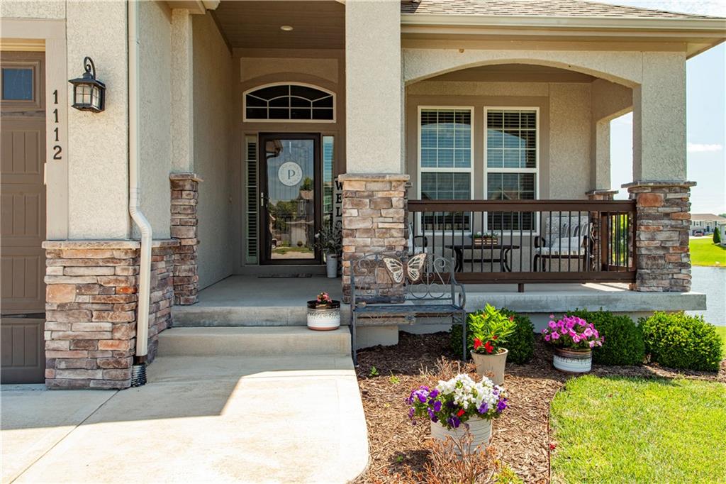 1112 SW Crabtree Cir, Oak Grove, MO 64075