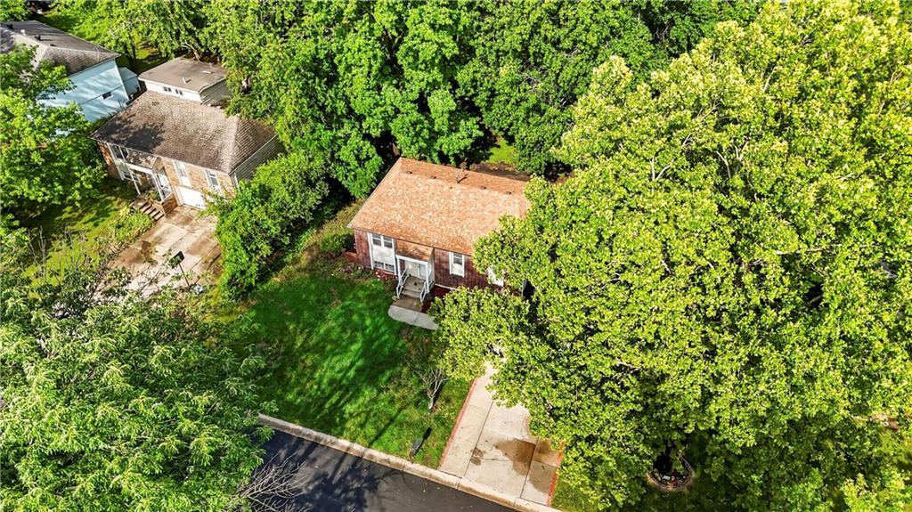 1021 Canterbury Rd, Blue Springs, MO 64015