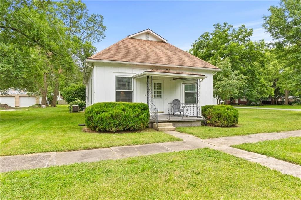 340 W 3rd St, Wellsville, KS 66092