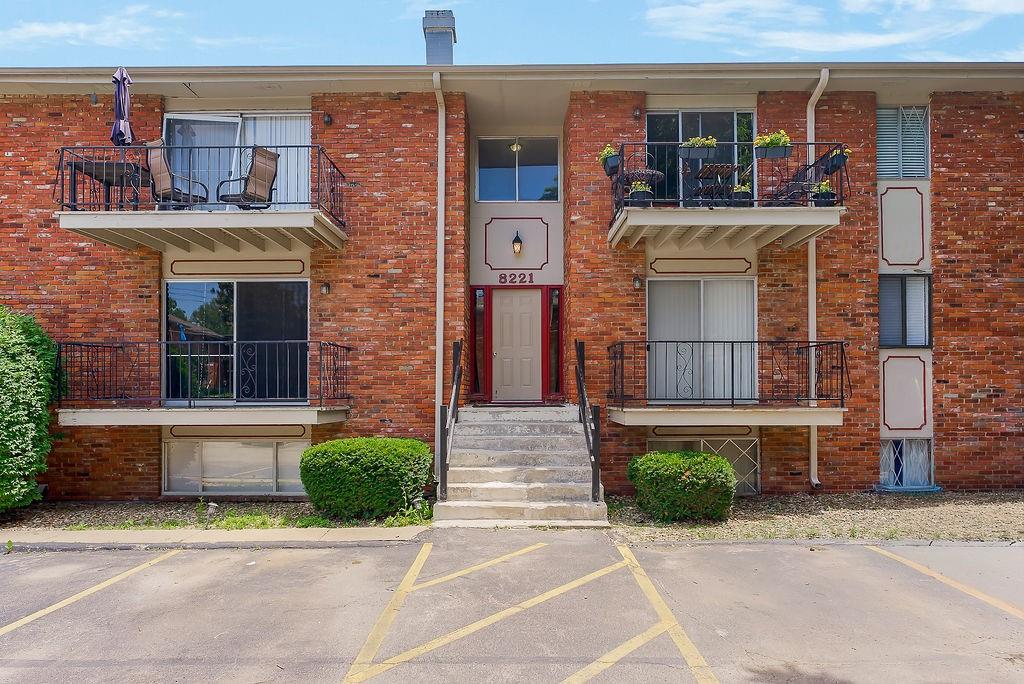 8221 Santa Fe Dr #12, Overland Park, KS 66204