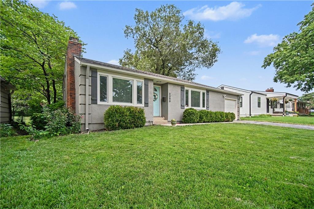 2200 W 74th Ter, Prairie Village, KS 66208