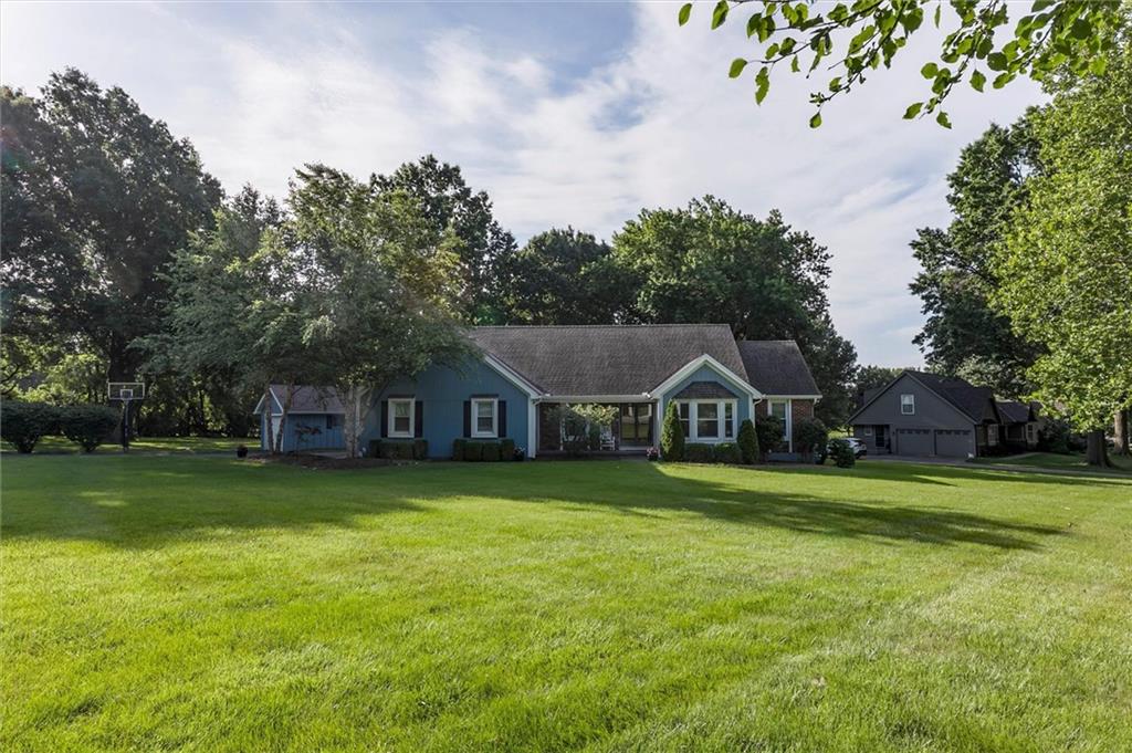 15915 Riggs Rd, Stilwell, KS 66085