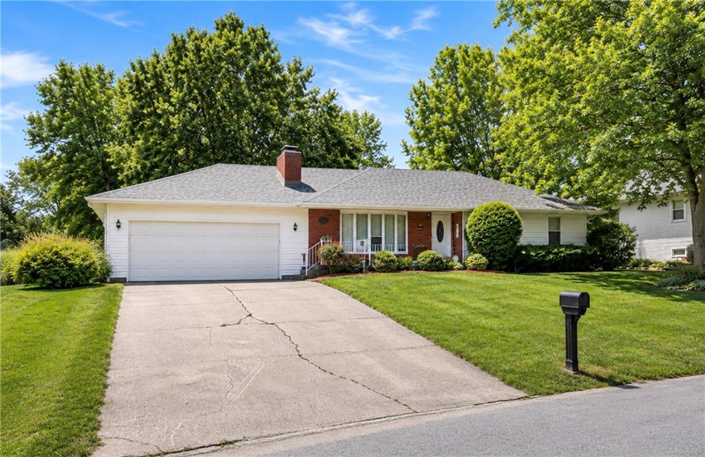1114 Hilltop Dr, Carrollton, MO 64633